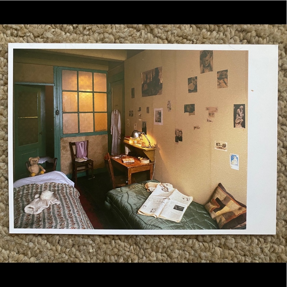 POSTCARDS - Picture 9 of 10